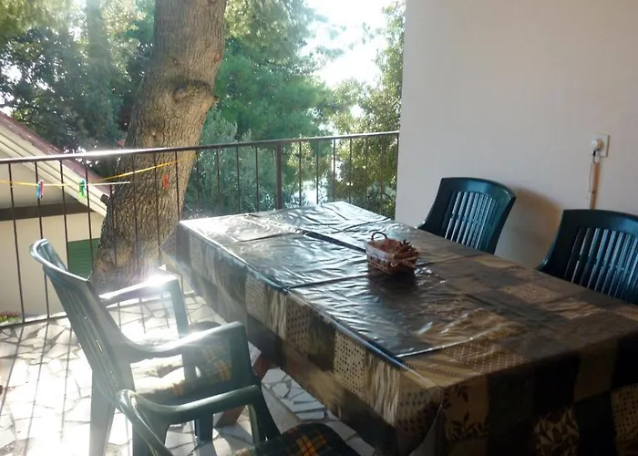 Apartments By The Sea Zavode, Omis - 5252 * Локва-Рогозница