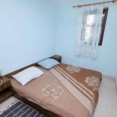 Apartman Apartments By The Sea Zavode, Omis - 5252 *