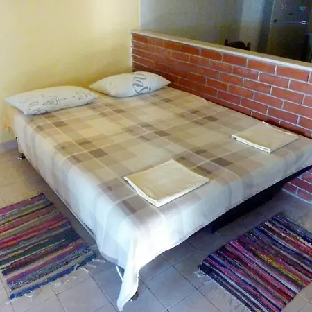 Apartman Apartments By The Sea Zavode, Omis - 5252 *