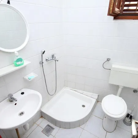 Apartman Apartments By The Sea Zavode, Omis - 5252