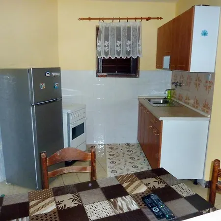 Apartman Apartments By The Sea Zavode, Omis - 5252 *