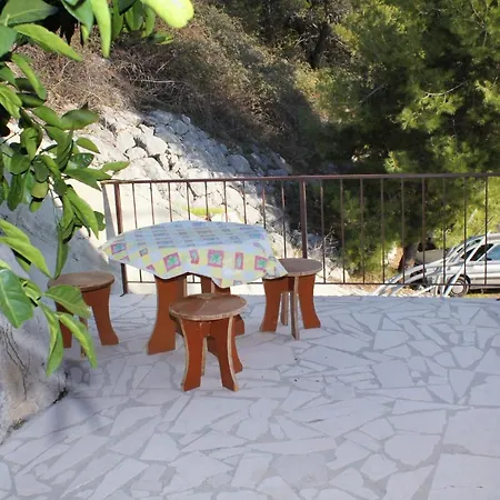 Apartman Apartments By The Sea Zavode, Omis - 5252